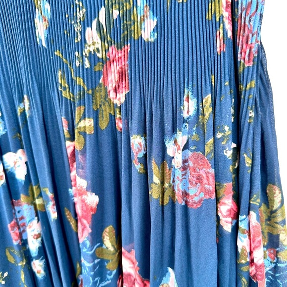 Skylar + Jade Junior's Sleeveless Flowy Dress Blue Yellow White Size Large - Picture 4 of 9